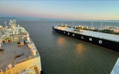 Erstes LNG-Schiff trifft am deutschen LNG-Terminal in Wilhelmshaven ein